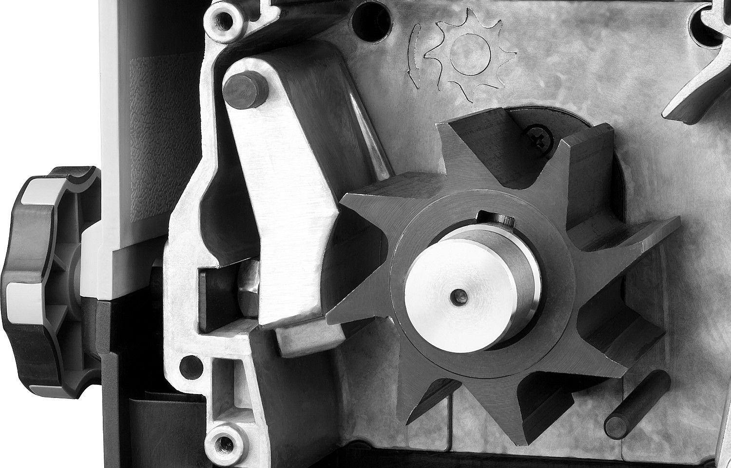 ЗУБР 2800 Вт, 60 об/мин, бесшумный, измельчитель садовый электрический ЗИЭ-44-2800 купить по цене 25&nbsp;420 ₽ в интернет магазине ТЕХСАД