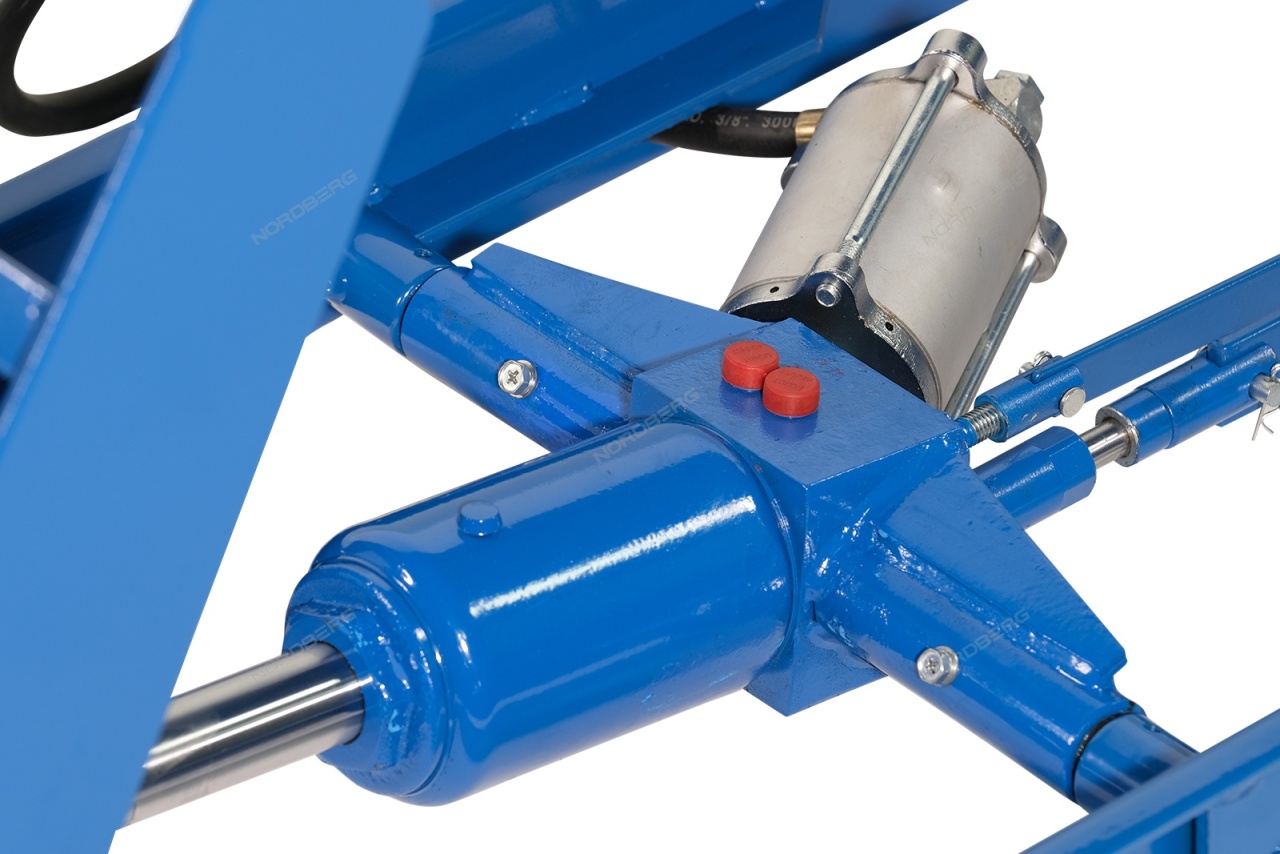 Подъемник для мотоциклов, 450 кг NORDBERG N4M1 купить по цене 53&nbsp;909 ₽ в интернет магазине ТЕХСАД