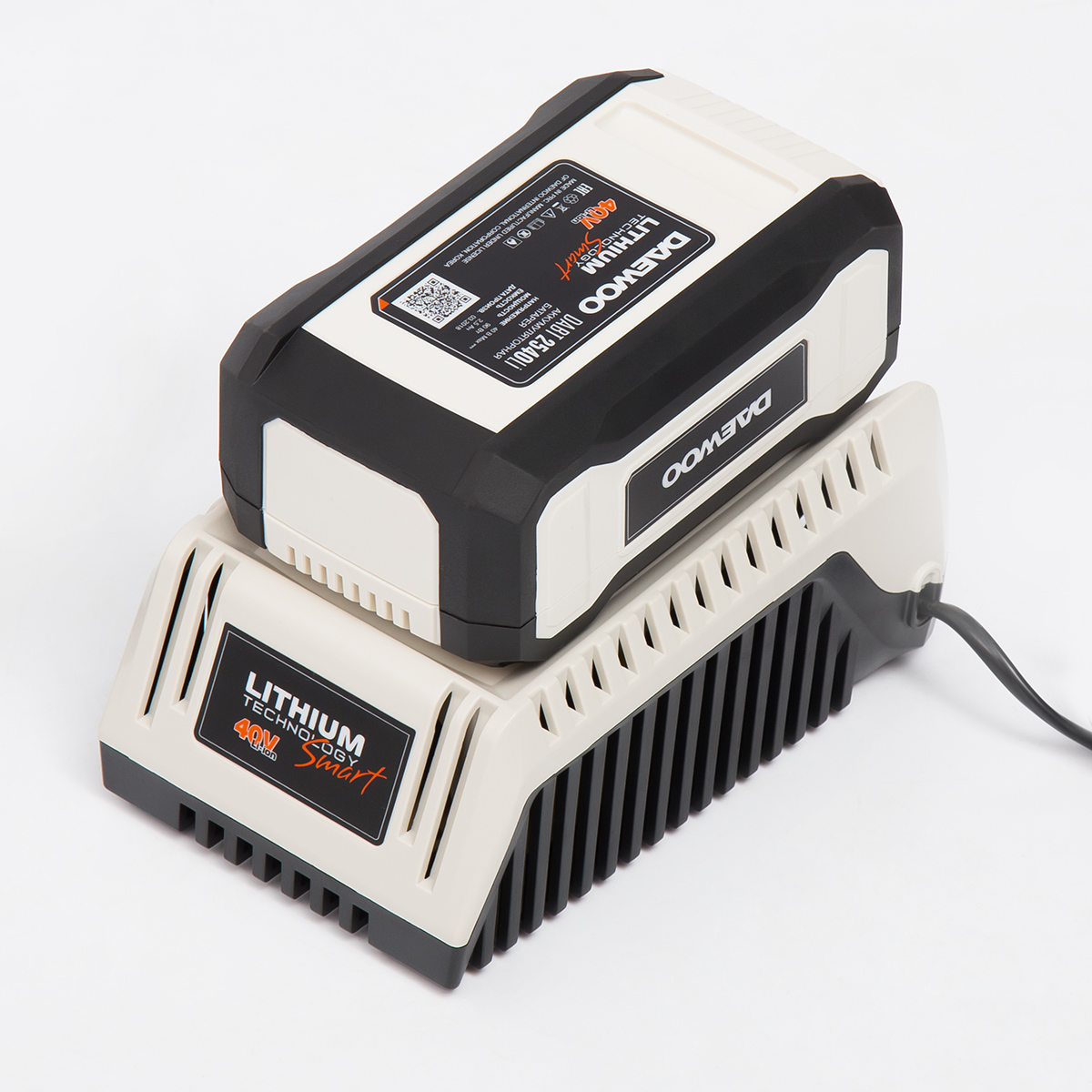 Устройство зарядное DAEWOO DACH 2040Li купить по цене 4&nbsp;990 ₽ в интернет магазине ТЕХСАД