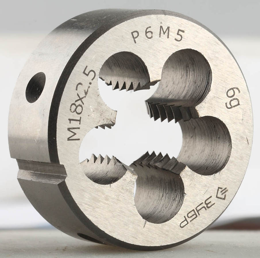 ЗУБР М18 x 2,5 мм, плашка круглая машинно-ручная 4-28023-18-2.5 купить по цене 830 ₽ в интернет магазине ТЕХСАД