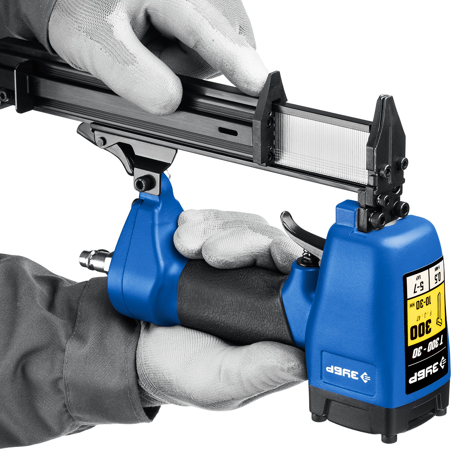 ЗУБР тип 300 (10-32 мм), нейлер (гвоздезабиватель) пневматический для гвоздей Т300-32 31932 купить по цене 3&nbsp;540 ₽ в интернет магазине ТЕХСАД