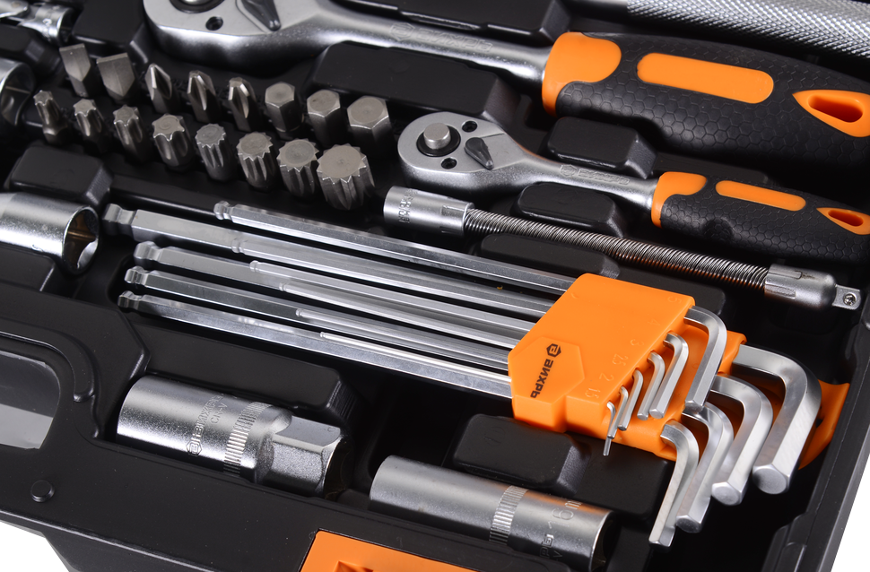 Набор инструментов, 1/2'', 1/4'', CrV, в кейсе 151 предмет Вихрь купить по цене 14&nbsp;090 ₽ в интернет магазине ТЕХСАД