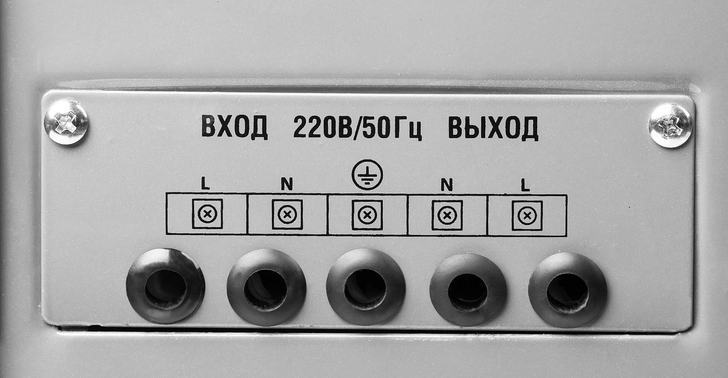ЗУБР 220 В, релейный, стабилизатор напряжения 59380-5 Профессионал купить по цене 13&nbsp;790 ₽ в интернет магазине ТЕХСАД