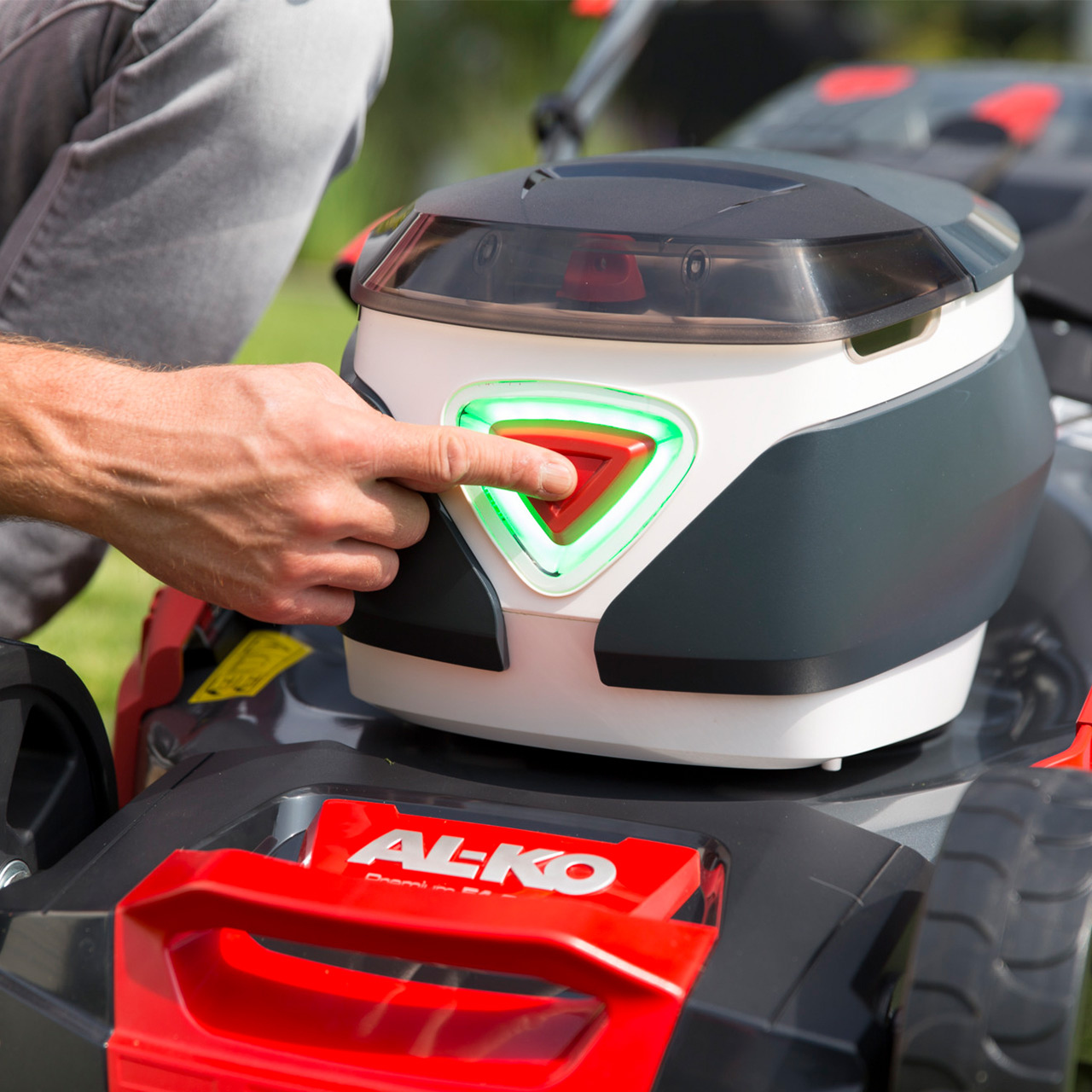 Газонокосилка аккумуляторная AL-KO Premium 512 Li VS-W, с аккумулятором 36 В и ЗУ купить по цене 71&nbsp;917 ₽ в интернет магазине ТЕХСАД