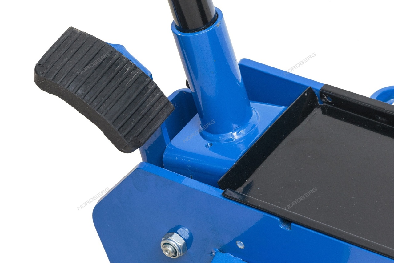 Домкрат подкатной 5 т NORDBERG N3205N купить по цене 51&nbsp;545 ₽ в интернет магазине ТЕХСАД