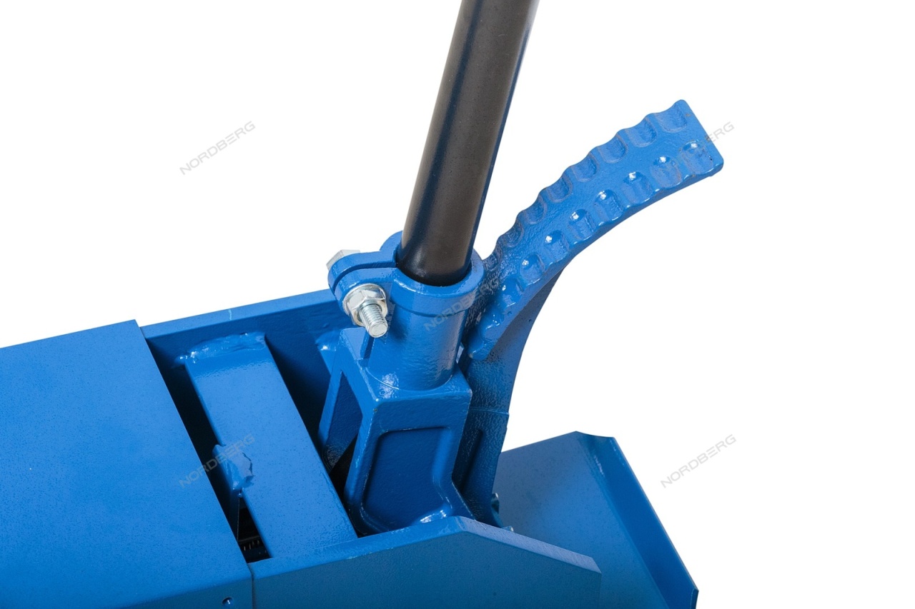 Домкрат подкатной 10 т NORDBERG N3210N купить по цене 72&nbsp;579 ₽ в интернет магазине ТЕХСАД