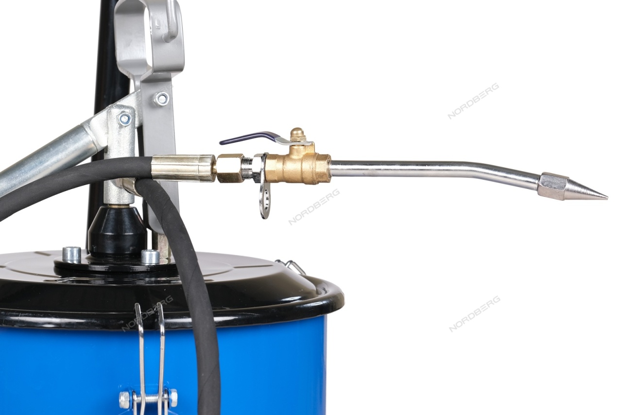 Солидолонагнетатель, 25 л, ручной NORDBERG N5025 купить по цене 11&nbsp;442 ₽ в интернет магазине ТЕХСАД