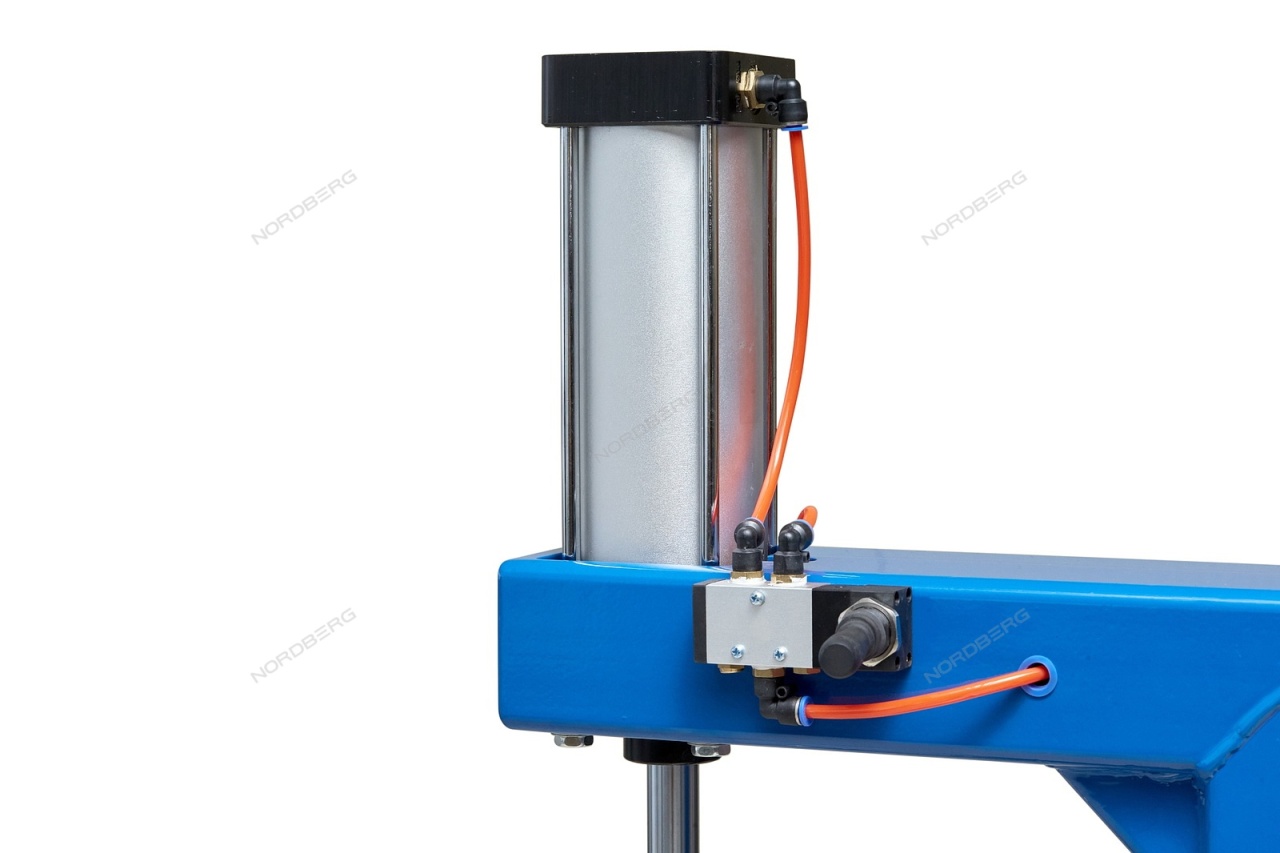 Вулканизатор с тумбой, пневмоприжим NORDBERG V1P купить по цене 48&nbsp;773 ₽ в интернет магазине ТЕХСАД