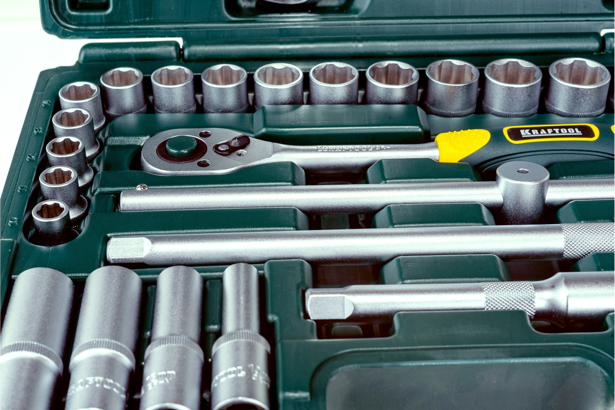 KRAFTOOL 38 шт., набор автомобильного инструмента EXPERT QUALITAT 27886-H38_z02 Expert купить по цене 9&nbsp;000 ₽ в интернет магазине ТЕХСАД